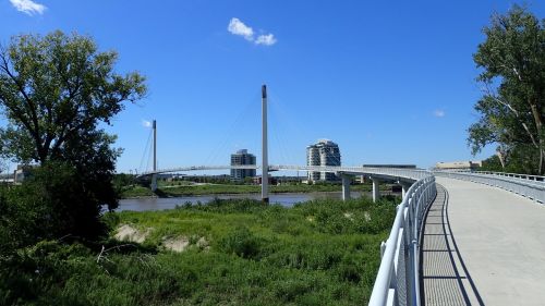 The pedestrian bridge stretches across the Missouri River.